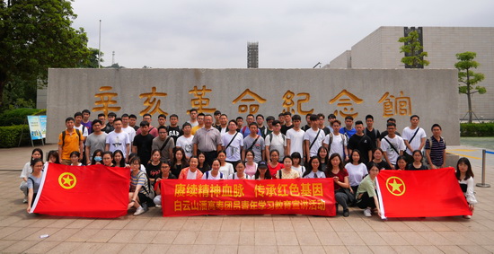 参观辛亥革命纪念馆.jpg