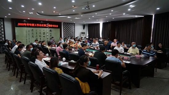 逆水行舟用力撑 在拼搏奋进中实现更大作为——白云山潘高寿召开2022年半年度工作会议.jpg